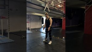 Приседания с гирей