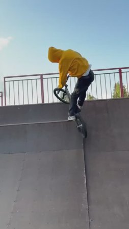 Арсений обкатывает новый BMX ROUT