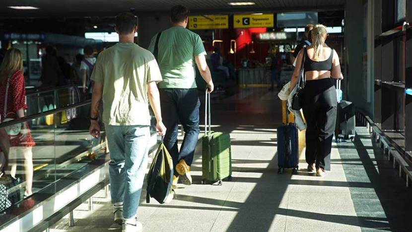 В аэропорту Саратова сняли временные ограничения на прием и выпуск самолетов