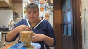 мукбанг  обед  ем творожок запиваю кофейком