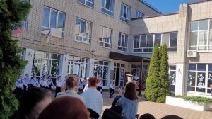 Смотр строя и песни среди третьих классов Краснодарской школе, одна из параллелей, все моряки!