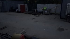 Осматриваем открытую площадку мастерского участка системы ЖКХ.