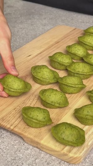 Кто также любит пельмешки, как люблю я!? Приготовим в менее калорийном варианте)