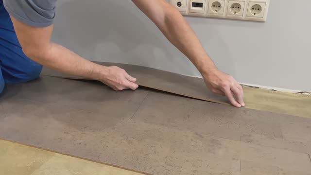 Правила укладки клеевого пола: пошаговая инструкция своими руками смотреть онлайн