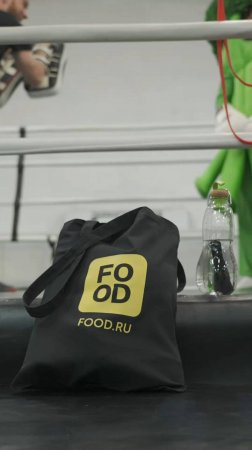 Если увидите на улицах Москвы круассан, капибару и брокколи, не пугайтесь. Food.ru празднует 4 года!