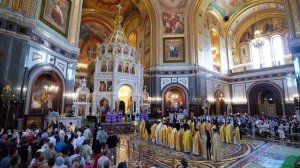 Патриарх Кирилл совершил Божественную литургию в кафедральном соборном Храме Христа Спасителя