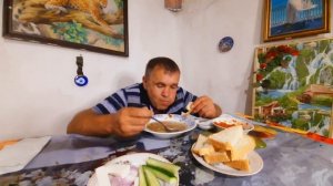 Жизнь в деревне.  Поедание в ручную. Один остался. Похлебка на ура