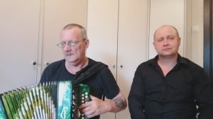 Вдоль по улице метелица метет