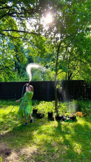 Поливаю цветочки смотреть онлайн