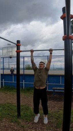 Статика на турнике