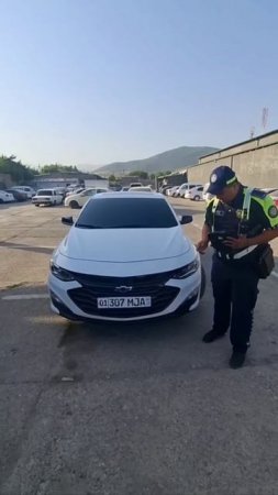 Бўстонлиқда автомобилига мигалка ўрнатиб, олд ойнасини қорайтириб олган ҳайдовчиларга чора кўрилди