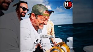 ДЕВОН ЛАРРАТ БОРЕТСЯ С АКУЛОЙ 🦈
КТО СИЛЬНЕЙ❓