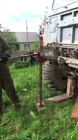 Провернуло шпильки. Снимаю колесо на вездеходе УАЗ с двигателем мерседес