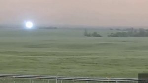 Огромную шаровую молнию сняли на видео жители Канады