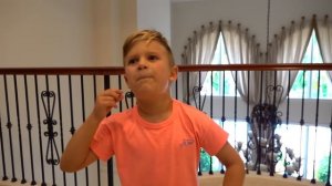 Диана и Рома Диана и Рома учатся делиться