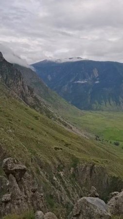 Довольные туристки поднялись на первую гряду Каменных Грибов: удивительное приключение !