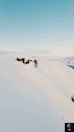 Заснеженный водопад в Исландии