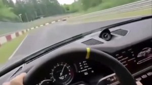 Жёсткая авария на «Нюрбургринге»: Porsche и BMW взлетели на воздух после столкновения