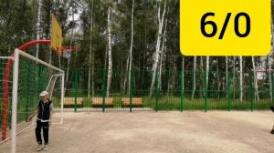 Семён не может мне забить в футболе.