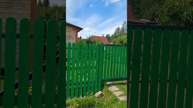Забор на даче с откатными воротами.