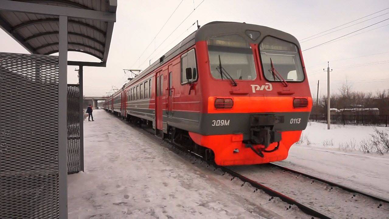 Электропоезд ЭД9М-0113. Отправление.