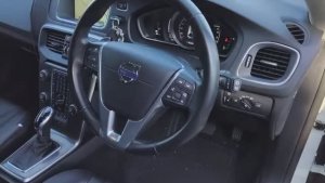 Осмотр салона Volvo V40 в порту Майдзуру