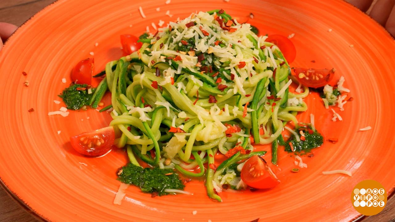 Готовим спагетти по-летнему - из кабачка! Доброе утро. Фрагмент выпуска от 07.07.2025