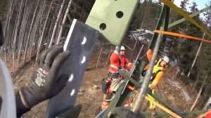 Строительство ЛЭП с Помощью Вертолёта  где то в Лесу На крутом склоне ( на горе )