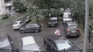 В Петербурге ФСБ задержала девушку в момент закладки бомбы под машину