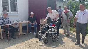 В Крымском районе подарили коляски ветеранам Великой Отечественной войны