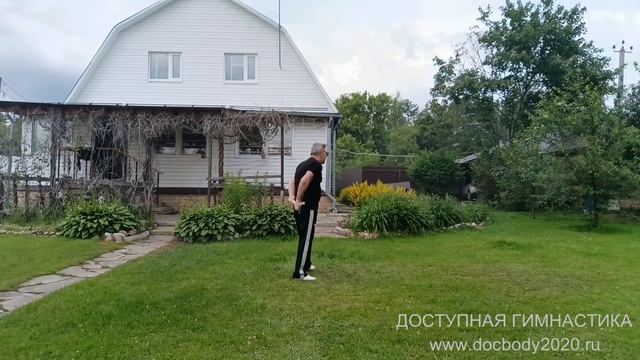 Разминочные упражнения с деревянным мини Сань-цзе-гунь в деревне (7)