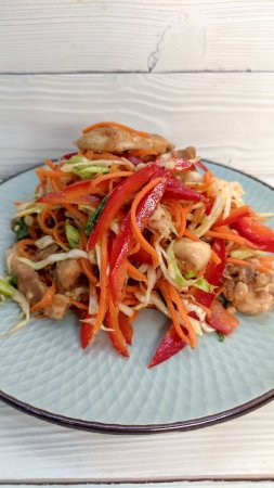 Тёплый салат в Азиатском стиле. Салат с курицей и овощами. Рецепт салата. #shorts
