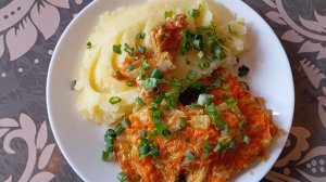 Филе минтая запечённое в духовке под овощной шубкой!😋