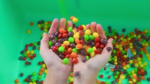 Настя лайк и много конфет