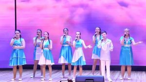 По ступеням.