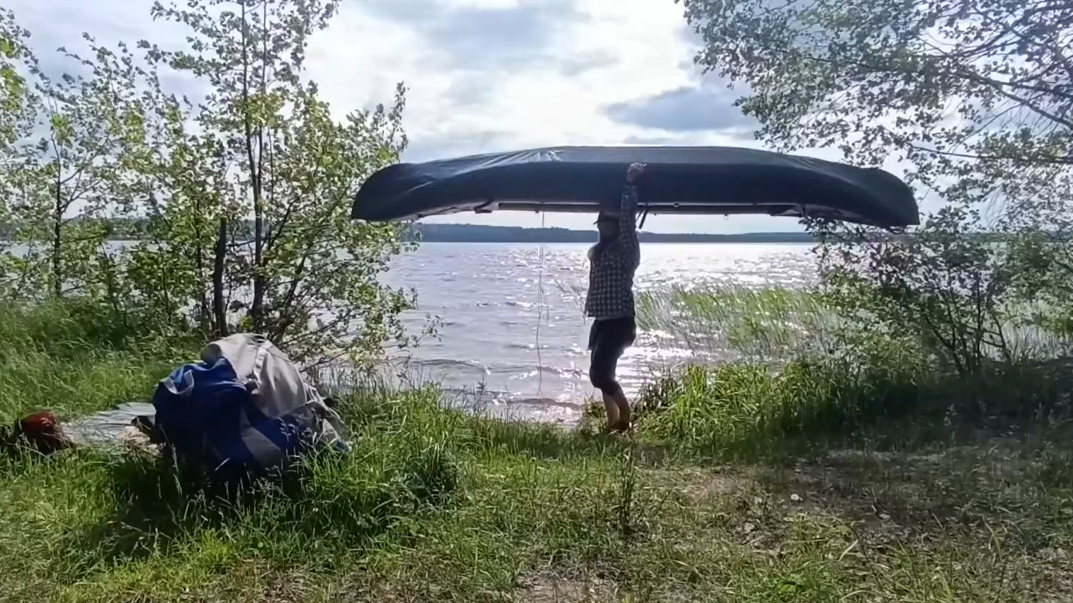 6й день. обошёл весь островок решил запалить костерок, буря началась волна поднялась, уплыл на финиш смотреть онлайн