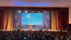 "Небо надо мной" поёт мастер сцены Алёна Ларькина и хореогр. ансамбль современного танца "Экзерсис"