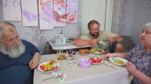 ВКУСНО КУШАЕМ спасаемся кондиционером от жары Собираю ягоду