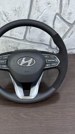 Перетяжка руля автомобиля Hyundai Palisade с использованием натуральной кожи и алькантары