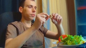 Ем, болтаю и отдыхаю | Салатик и запечённая картошка