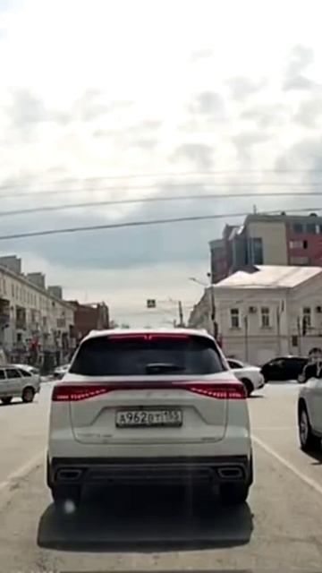 Сколько раз нарушил правила водитель впереди идущей авто