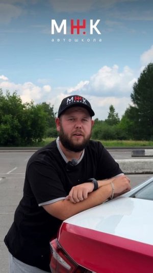 Разворот в разрешенном месте - одно из заданий на экзамене в ГИБДД