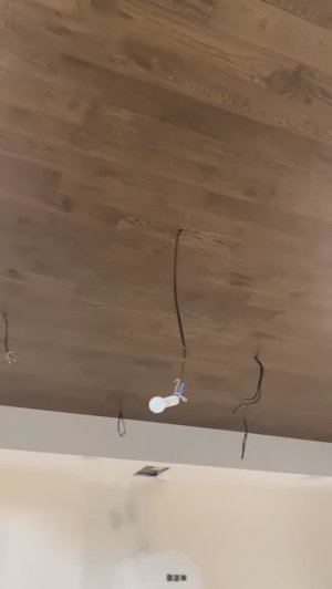 А вы знали, что инженерную доску можно укладывать не только на пол, но и на стену, и даже на потолок