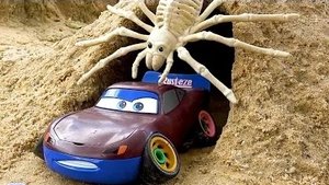 В пещере Лайтнинг Маккуин в Диснейленде есть пауки