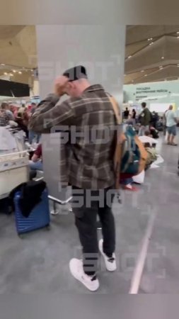 «Пулково похож на пункт приёма беженцев»: более 7 тысяч пассажиров до сих пор не могут вылететь