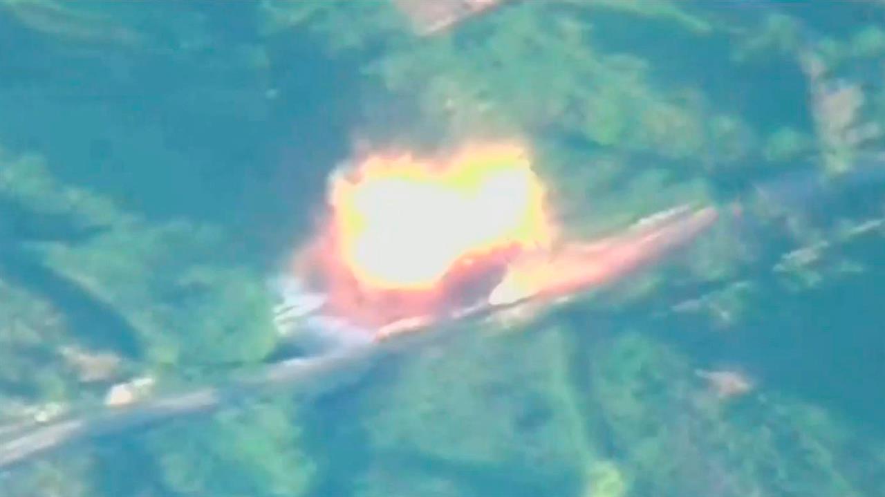 Появились кадры подрыва переправы ВСУ в Днепропетровской области