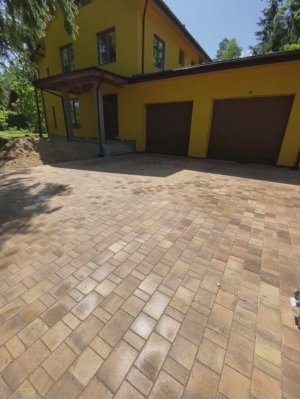 Укладка тротуарной плитки BRAER на даче