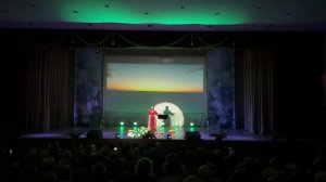 "Свечи на ветру" поёт мастер сцены Алёна Ларькина, юбилейный вечер