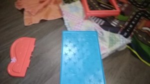лабубу  делает  уроки  с  другам