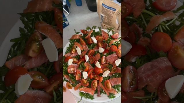 Готовим салат с руколлой и форелью